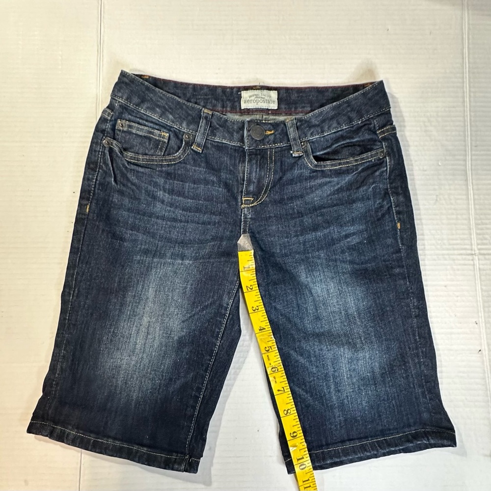 Aeropostale Women's Size 1/2 Blue Denim Bermuda Jean Shorts Zip Up Faded - Picture 3 of 7